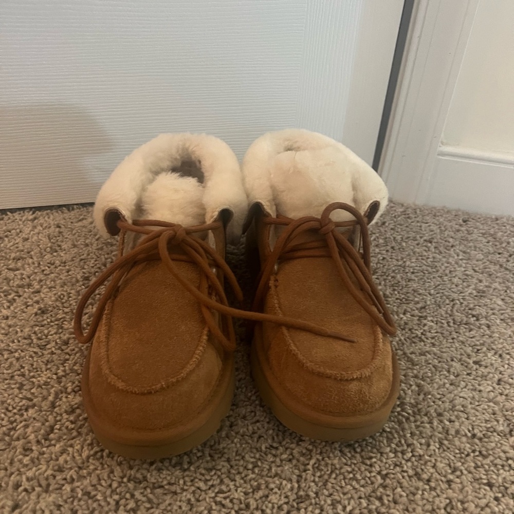 Diara lace up Uggs